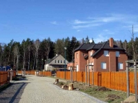 Locuinte placate pe exterior cu caramida aparenta